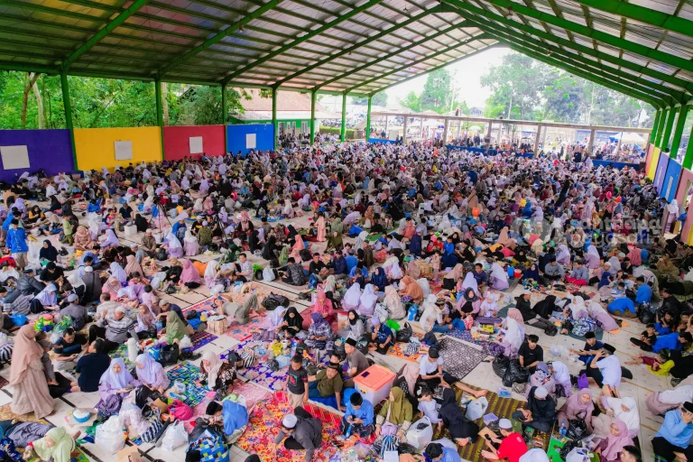 suasana aula pondok pesantren miftahul huda 2